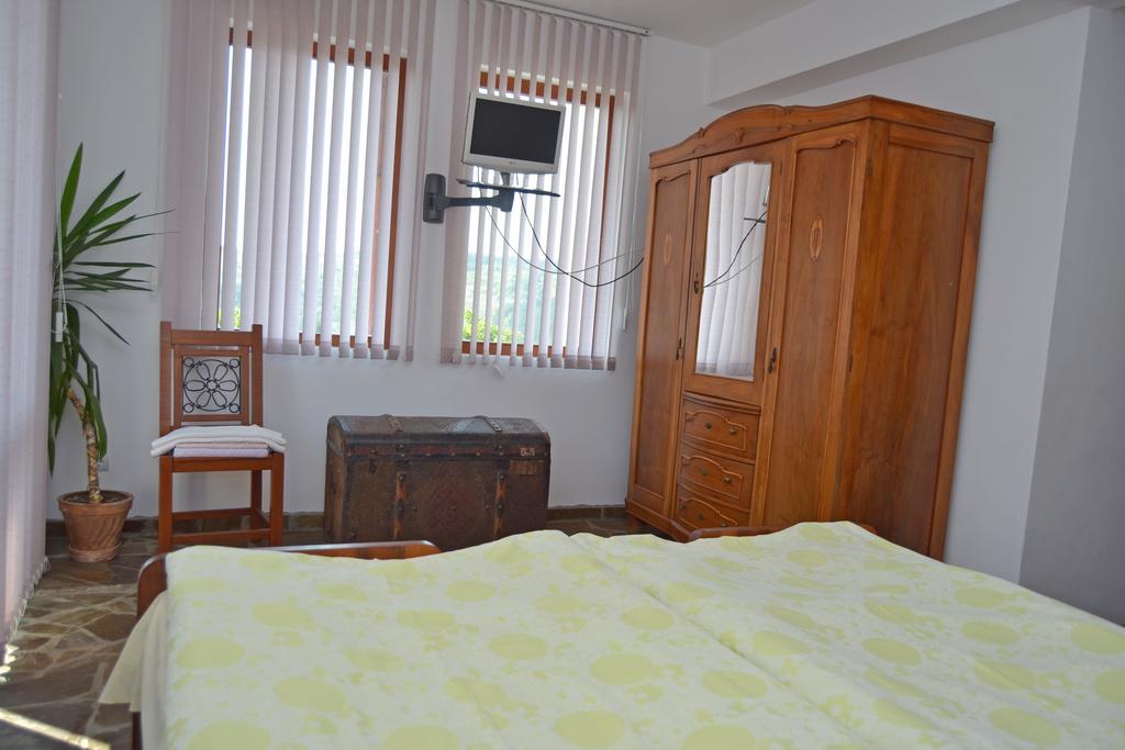 Guest House Diabora 알바나시 외부 사진