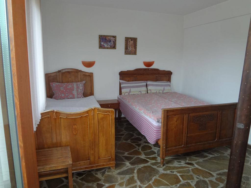 Guest House Diabora 알바나시 외부 사진