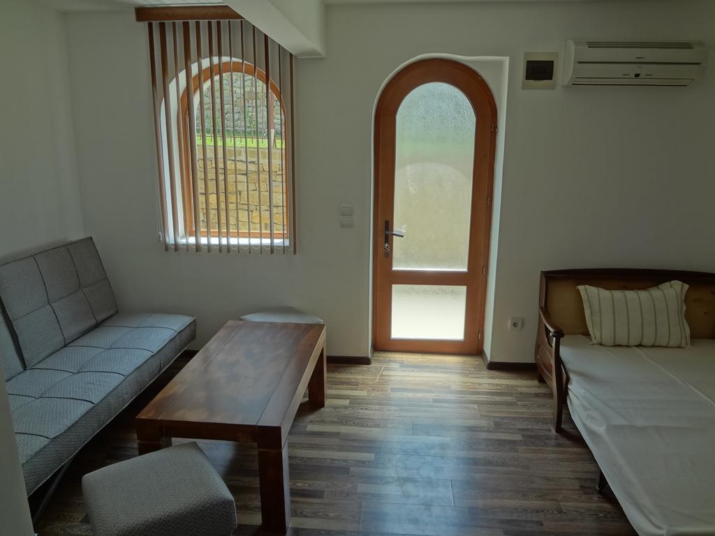 Guest House Diabora 알바나시 외부 사진