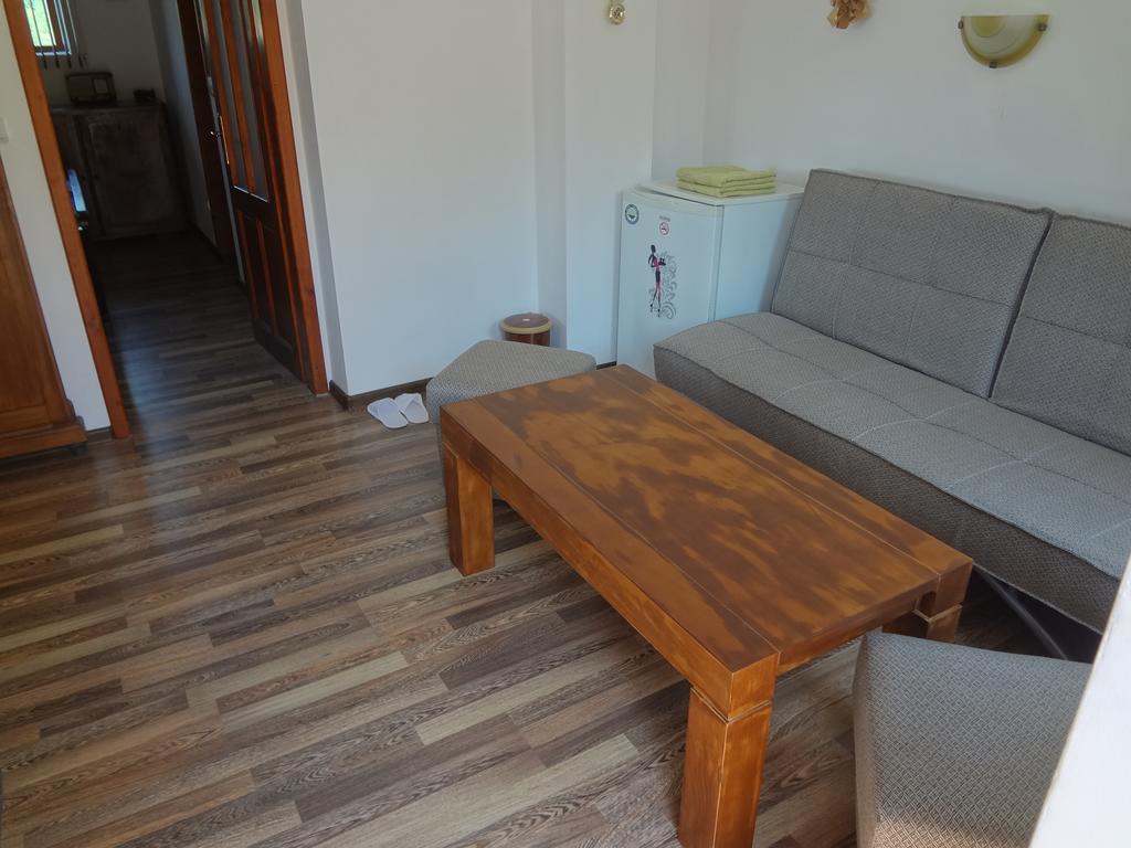 Guest House Diabora 알바나시 외부 사진