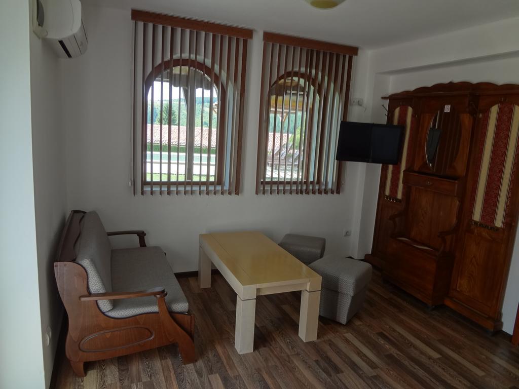 Guest House Diabora 알바나시 외부 사진