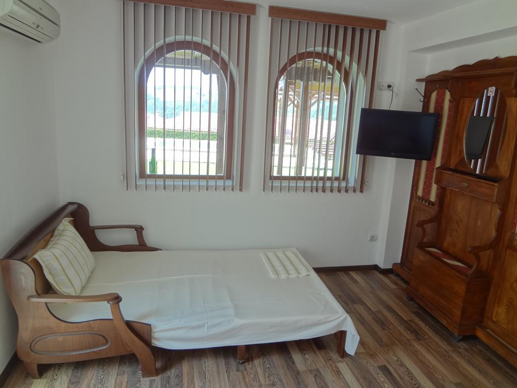 Guest House Diabora 알바나시 외부 사진