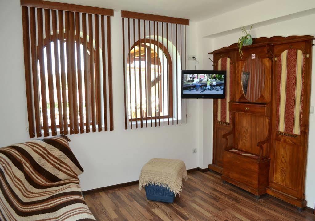 Guest House Diabora 알바나시 외부 사진