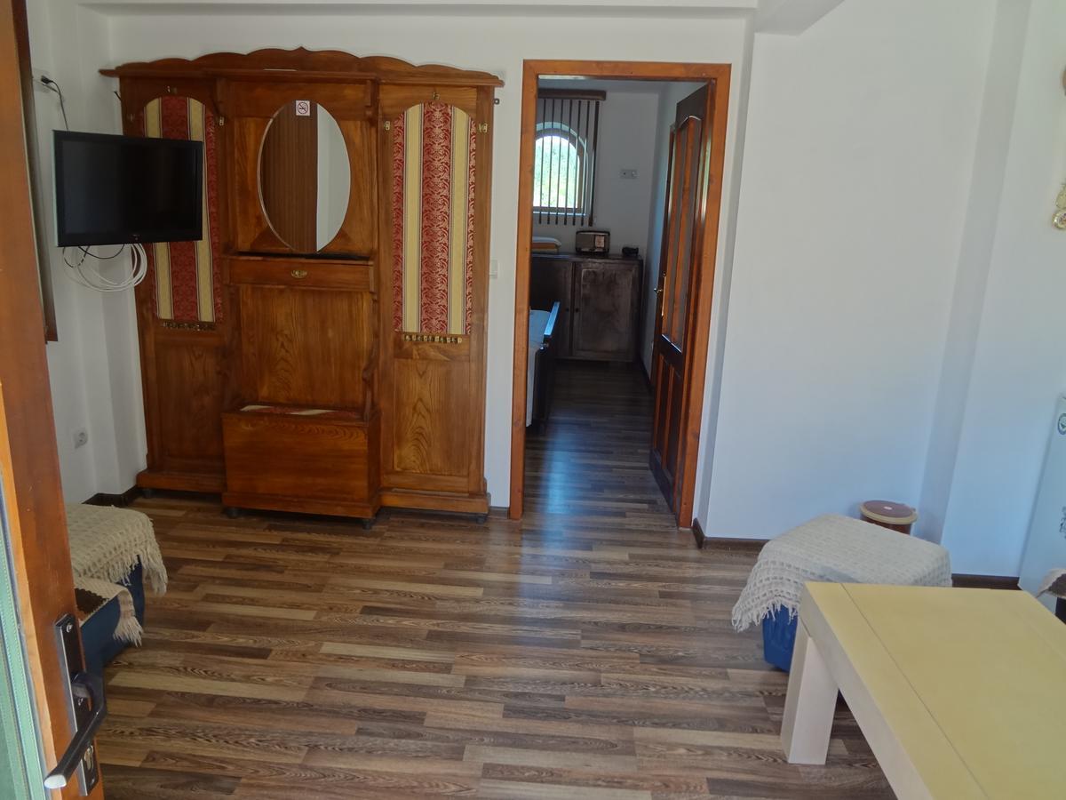 Guest House Diabora 알바나시 외부 사진