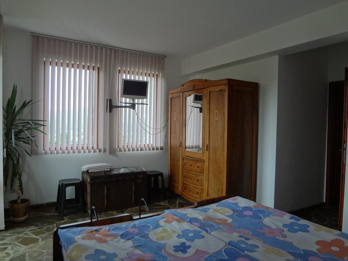 Guest House Diabora 알바나시 외부 사진