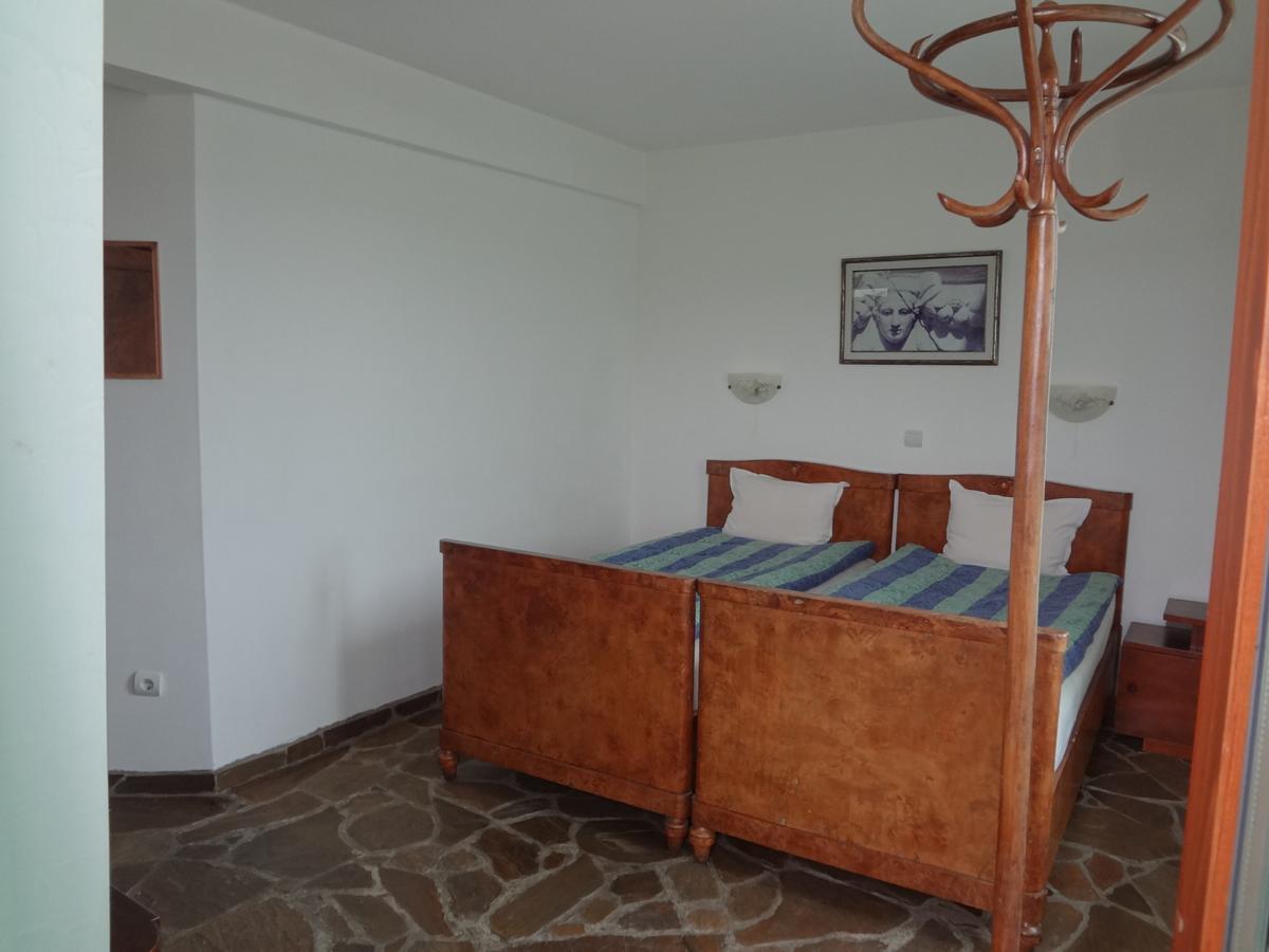 Guest House Diabora 알바나시 외부 사진