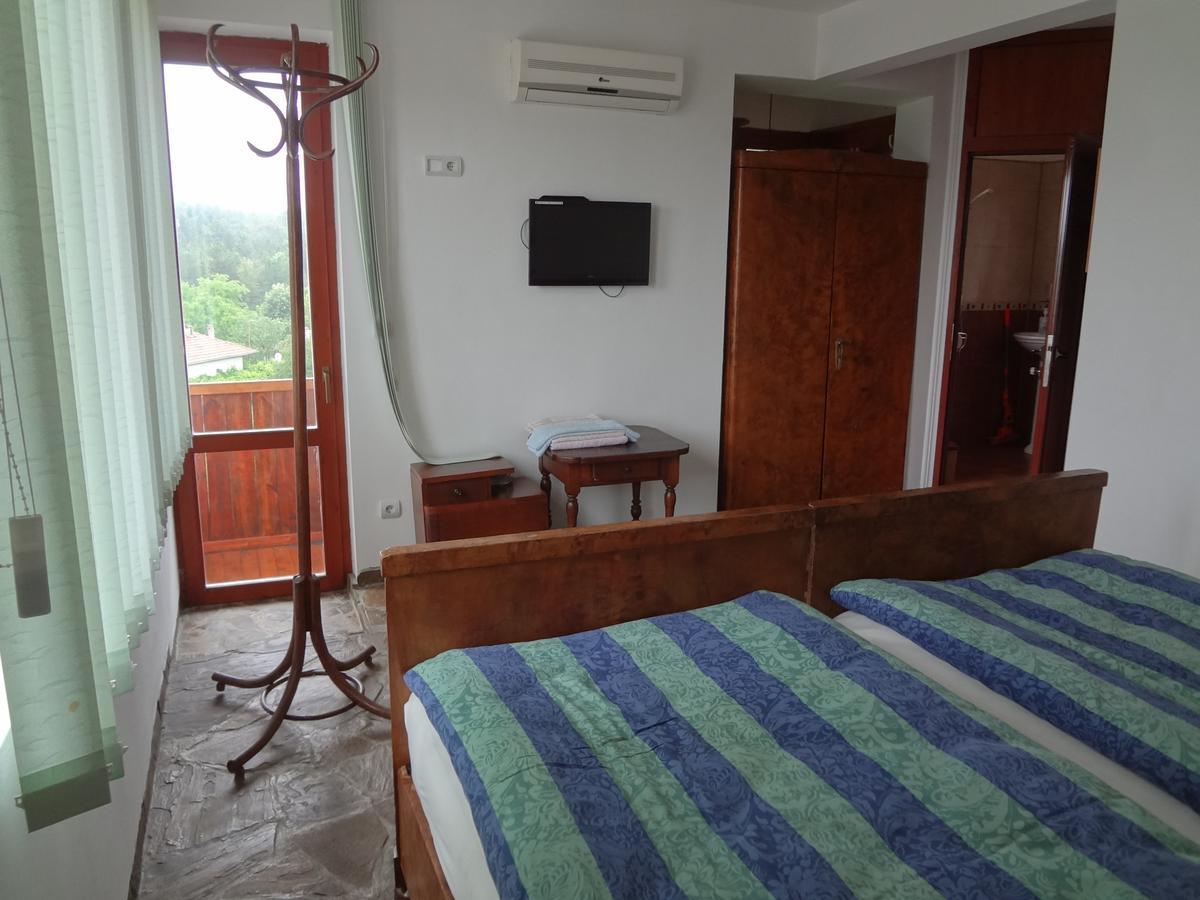 Guest House Diabora 알바나시 외부 사진